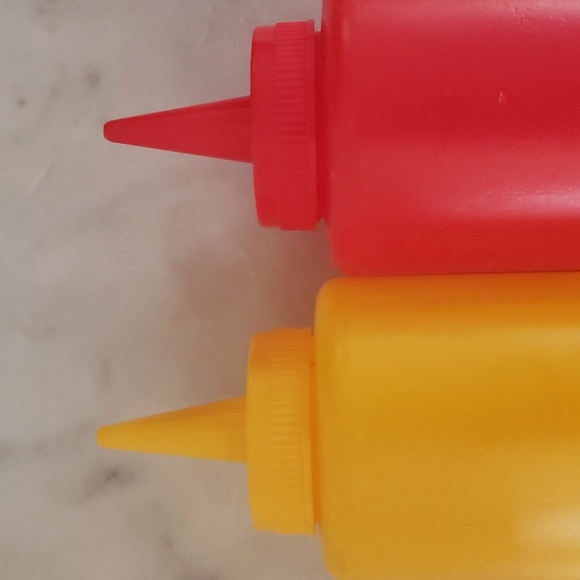 Retro Ketchup and Mustard Plastic Bottles, New without Tags - Picture 3 of 5